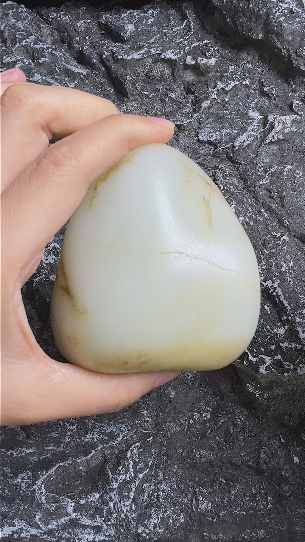 和田玉——秋梨皮脂白籽料原石yc183699