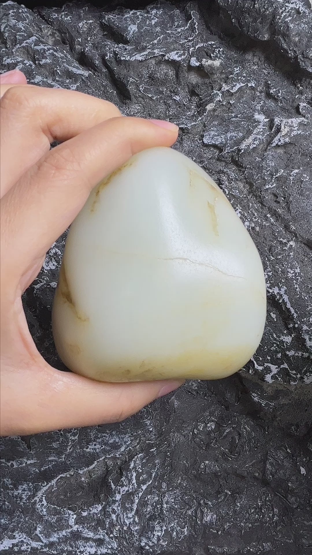 和田玉——秋梨皮脂白籽料原石yc183699