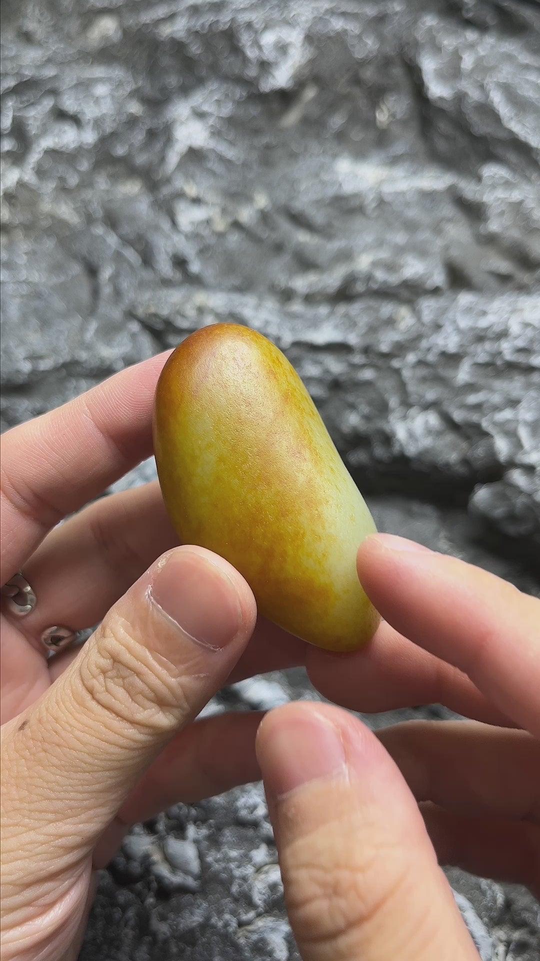 和田玉——精品黄皮籽料yc182870