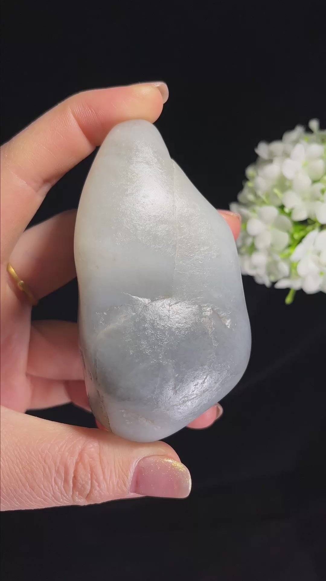 新疆天然和田玉“素玉含烟”青花籽料原石（yc300237）