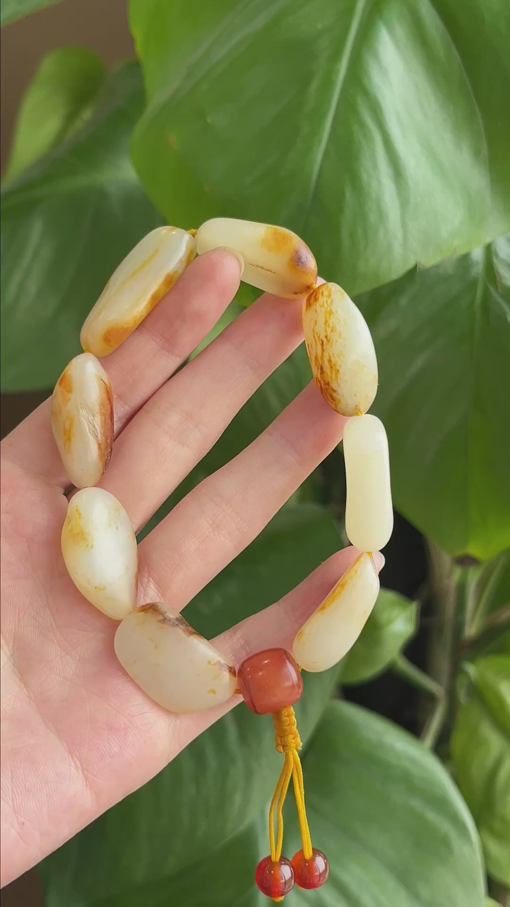 和田玉白玉洒金聚黄皮“玉金流霞”籽料原石手串（yc300444）