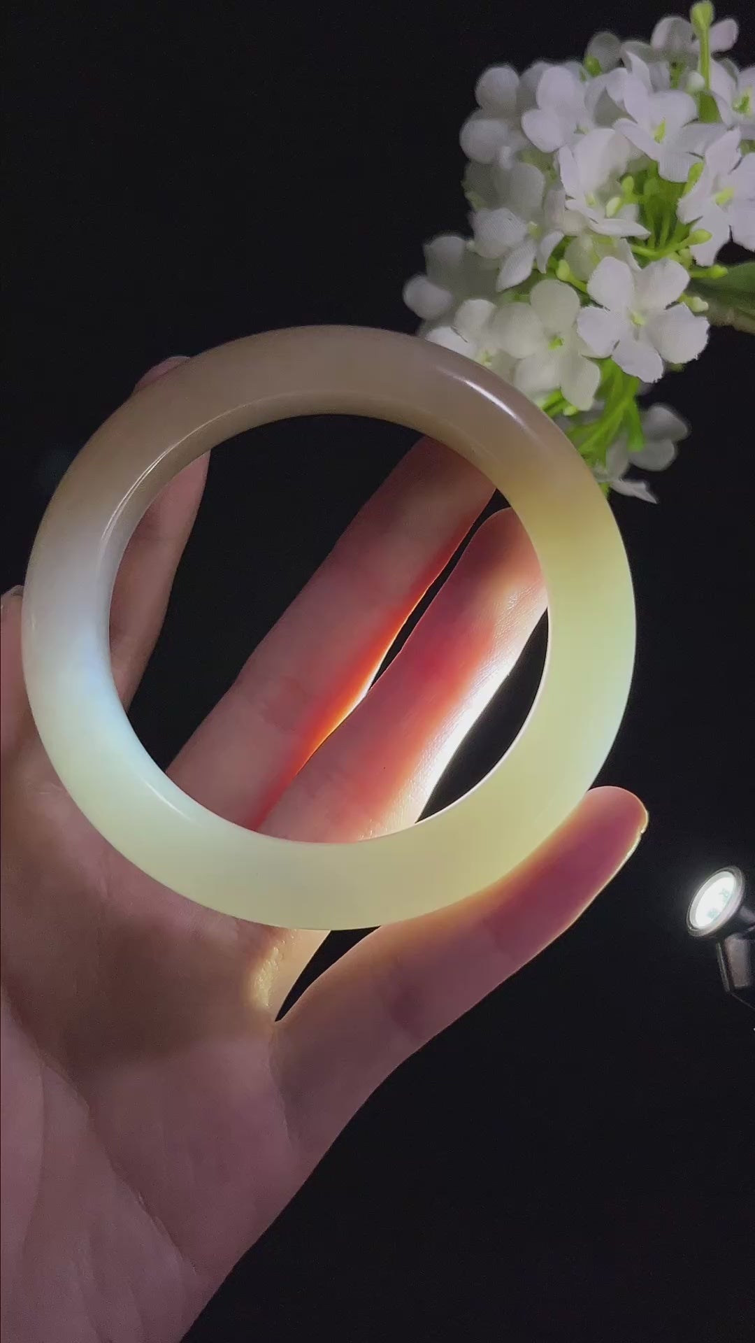 新疆天然和田玉“焦糖环玉”且末糖白手镯（卡55）（yc296585）