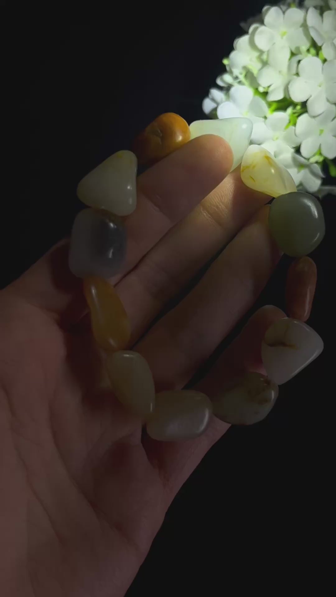 和田玉白玉洒金皮“籽玉集祥”籽料原石手串（yc300384）